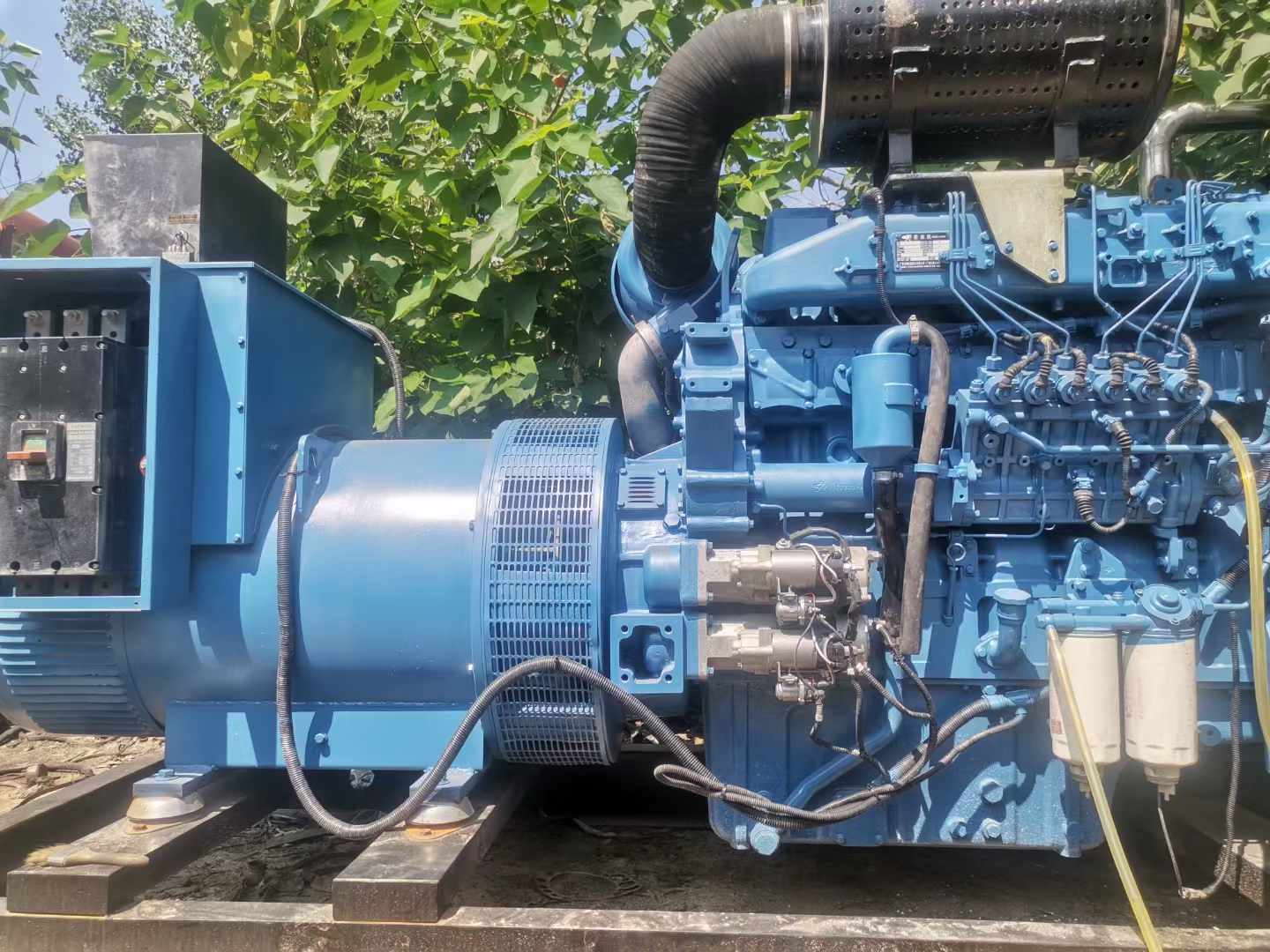 贡井详细说明降低 800kW 柴油发电机输出电流波动的方法