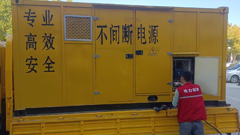 贡井柴油发电机组和UPS电源配合使用时，如何避免切换过程中的电力中断？